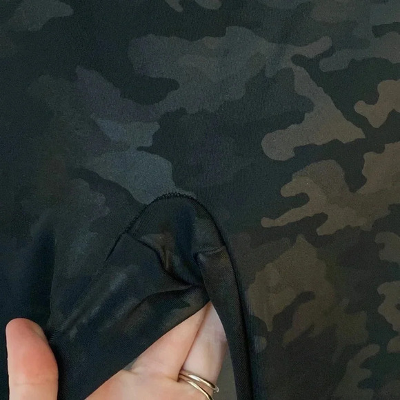 Spanx M Faux Leather Mayte Black Camo Leggings - Picture 7 of 11